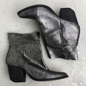 Crackle  finish  silver boots